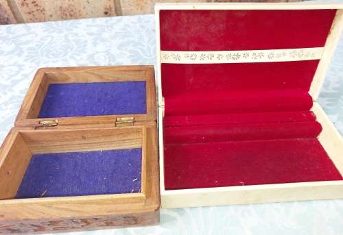 A VINTAGE JOBLOT JEWELRY BOXES SOLD AS IS