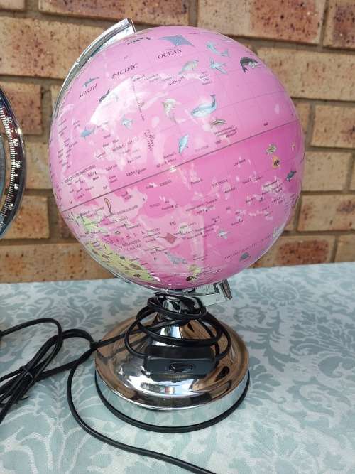 A PAIR OF WORLD GLOBE LAMPS NEEDS NEW GLOBES SOLD AS IS
