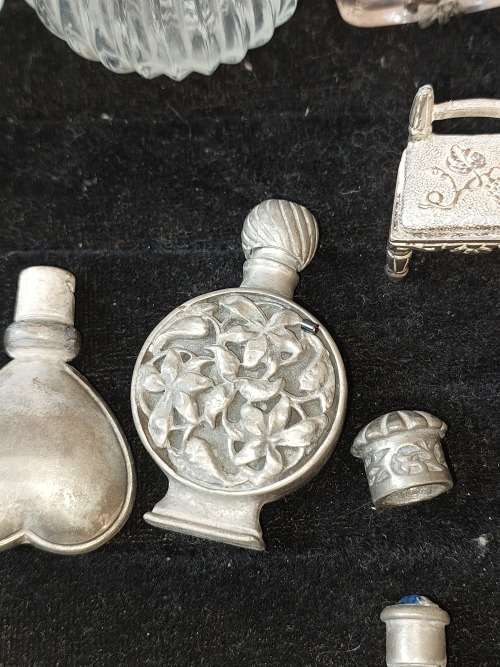 A COLLECTION OF ANTIQUE AND VINTAGE GLASS AND PUTHAL PERFUME BOTTLES SOLD AS IS