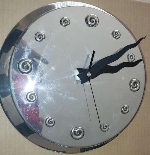 A beautiful virtually brand new Carol Boyes style aluminum alloy clock 32 centimeters diameter
