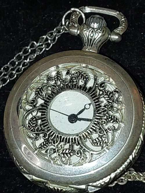 A VINTAGE AND ANTIQUE COLLECTION POCKET WATCHES