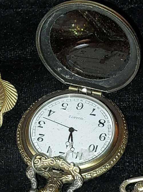 A VINTAGE AND ANTIQUE COLLECTION POCKET WATCHES