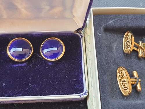 A RETIRED EXECUTIVE COLLECTION OF VINTAGE CUFFLINKS SOLD AS IS