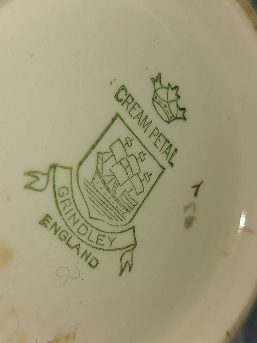 A VINTAGE AND ANTIQUE PORCELAIN JOBLOT