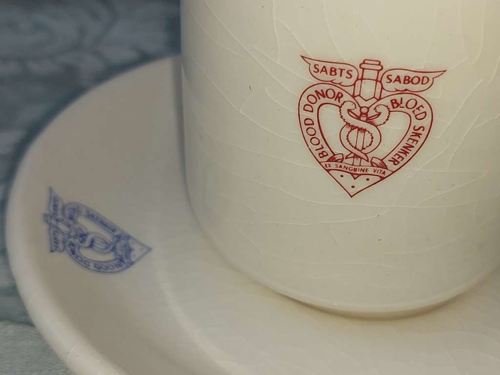 A VINTAGE AND ANTIQUE PORCELAIN JOBLOT