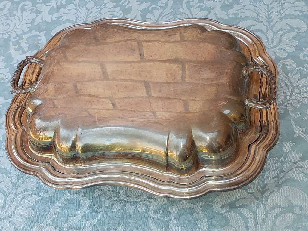 AN ANTIQUE VICTORIAN STYLE EPNS TURINE