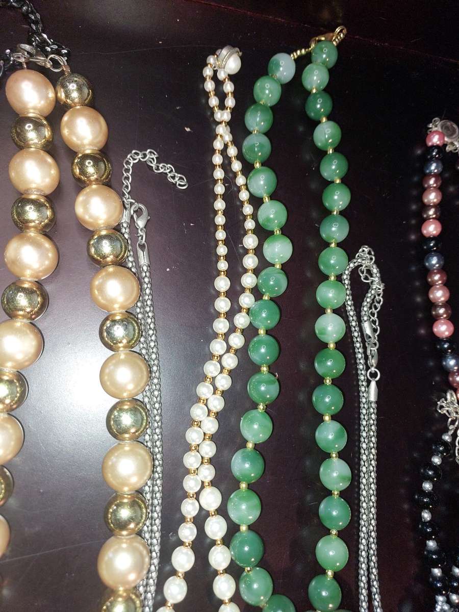A BULK JOBLOT FASHION  COSTUME NECKLACES SOLD AS IS