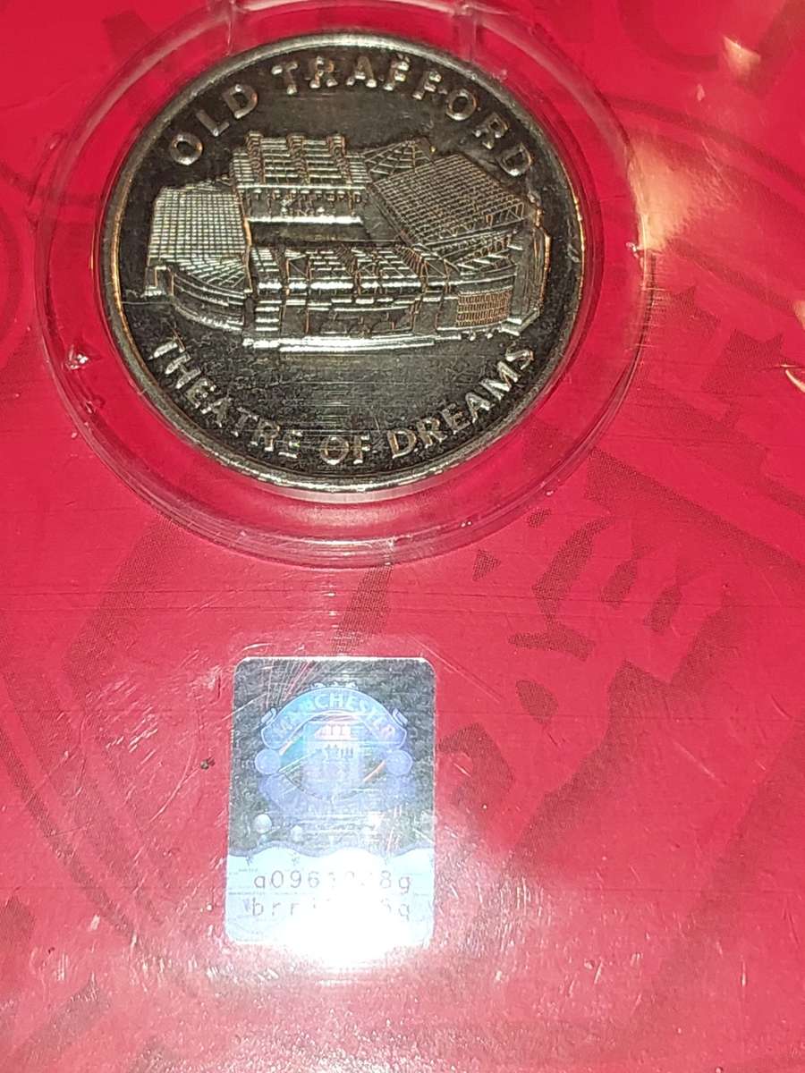 A COLLECTION OF MAN UNITED SUPPORTER`S MEMORABILIA SOLD AS IS