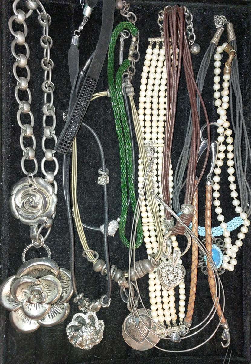 A COLLECTION OF VINTAGE COSTUME NECKLACES SOLD AS IS