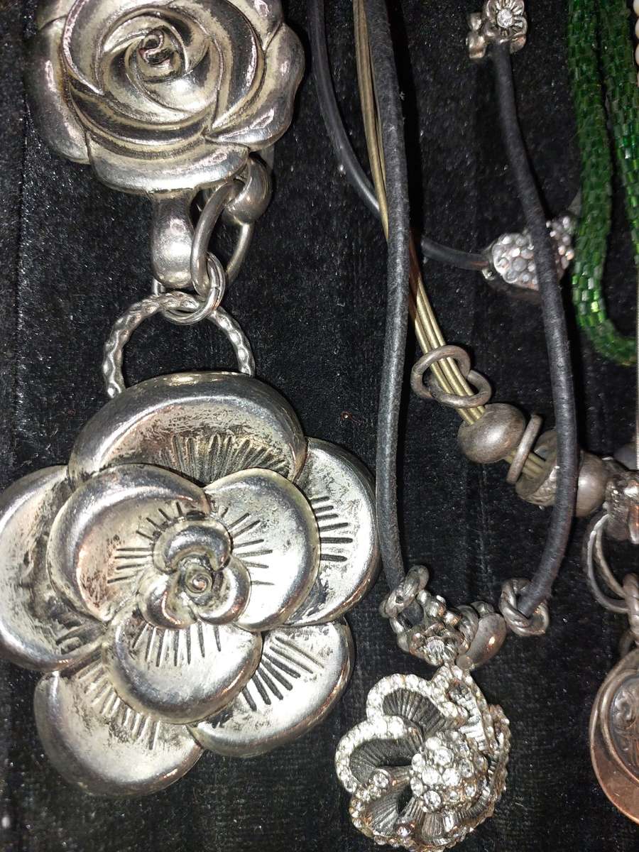 A COLLECTION OF VINTAGE COSTUME NECKLACES SOLD AS IS