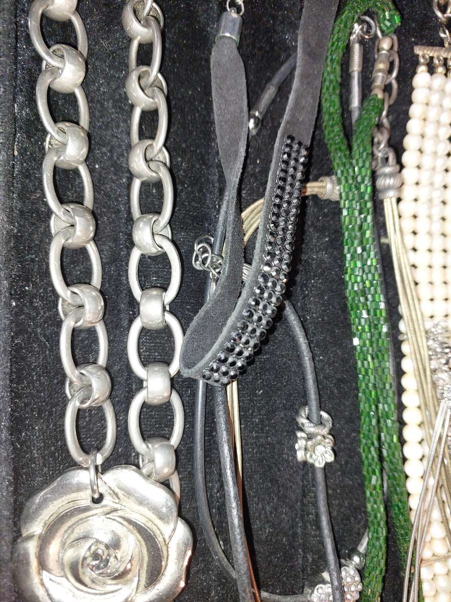 A COLLECTION OF VINTAGE COSTUME NECKLACES SOLD AS IS