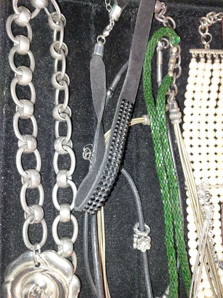 A COLLECTION OF VINTAGE COSTUME NECKLACES SOLD AS IS