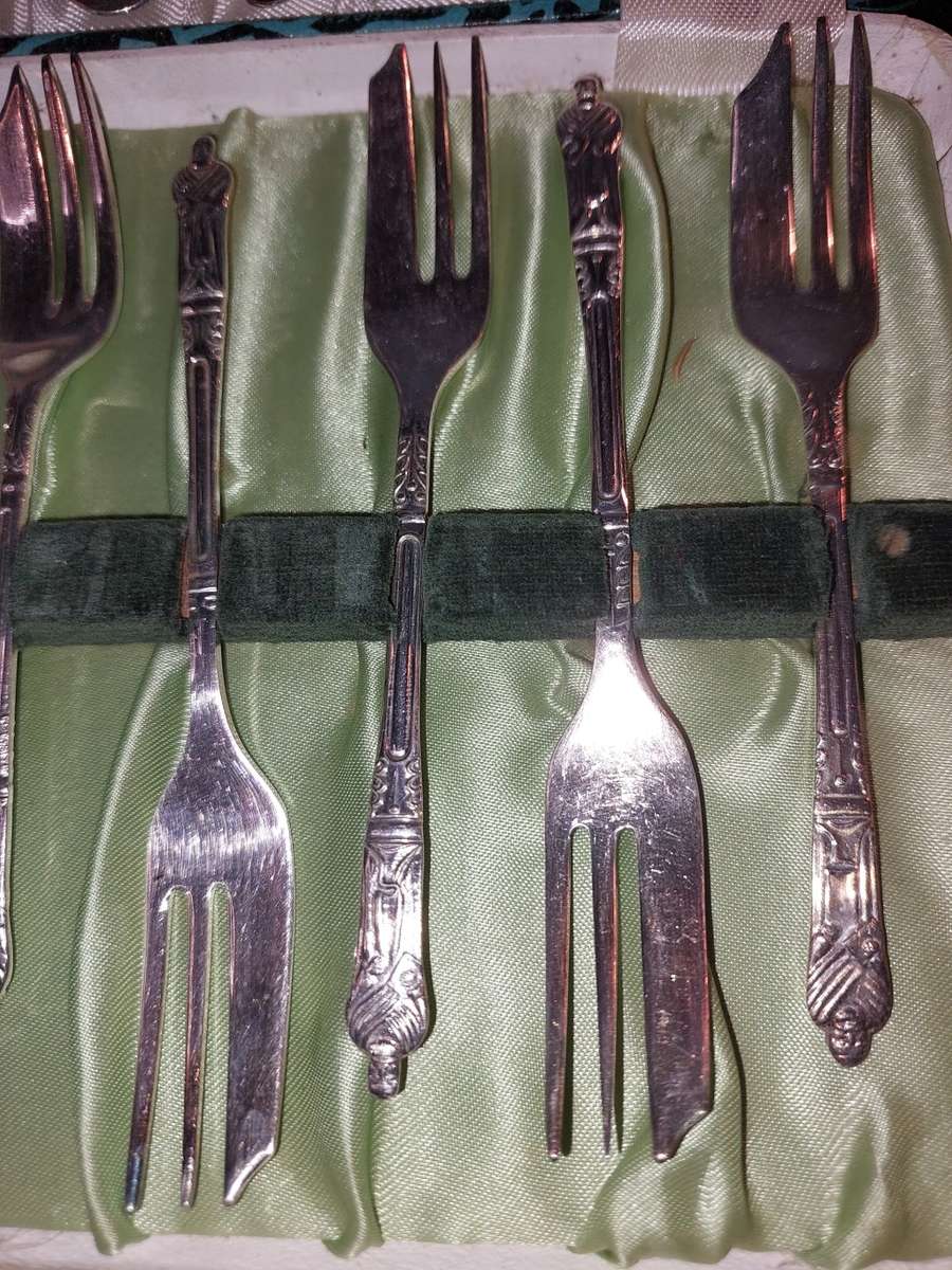 ANTIQUE COLLECTION CUTLERY