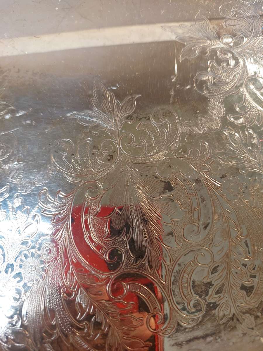 A VINTAGE 43 TO 44-CENTIMETER VICTORIAN SILVER PLATED WITH ORNATE DESIGNS SERVING TRAY
