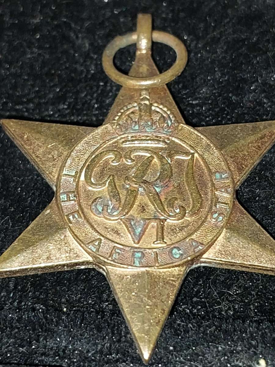 A VINTAGE JOB LOT BADGES AND MEDALLIONS SOLD AS IS