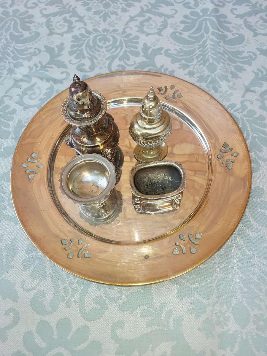 A VINTAGE COLLECTION KITCHENALIA UTENSILS