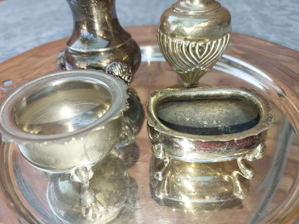 A VINTAGE COLLECTION KITCHENALIA UTENSILS