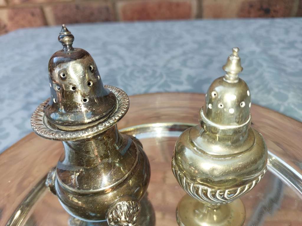 A VINTAGE COLLECTION KITCHENALIA UTENSILS