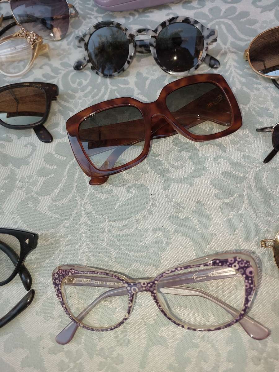 A COLLECTION OF VINTAGE SPECTACLES AND CASES