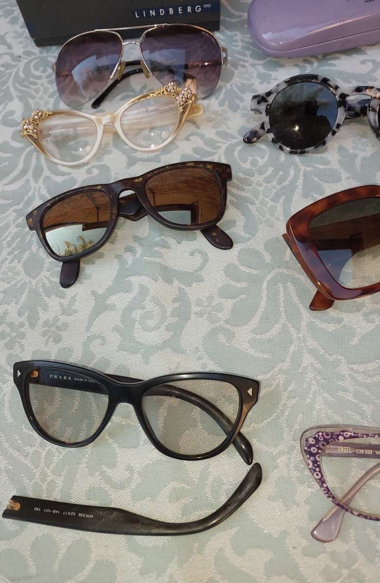 A COLLECTION OF VINTAGE SPECTACLES AND CASES