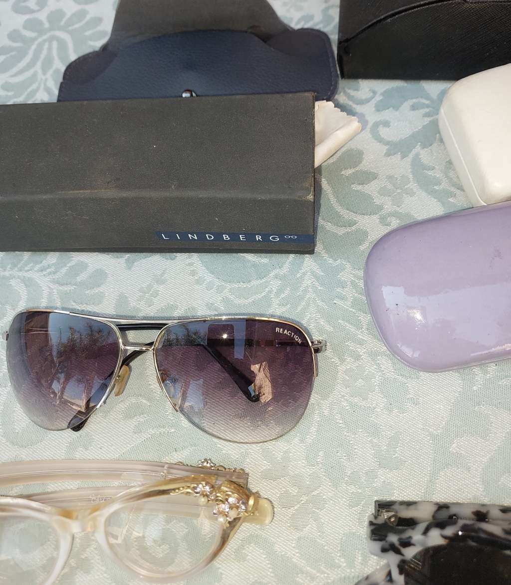 A COLLECTION OF VINTAGE SPECTACLES AND CASES