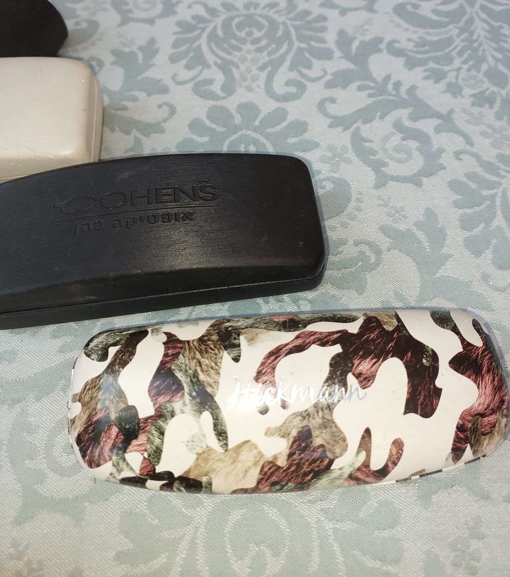 A COLLECTION OF VINTAGE SPECTACLES AND CASES