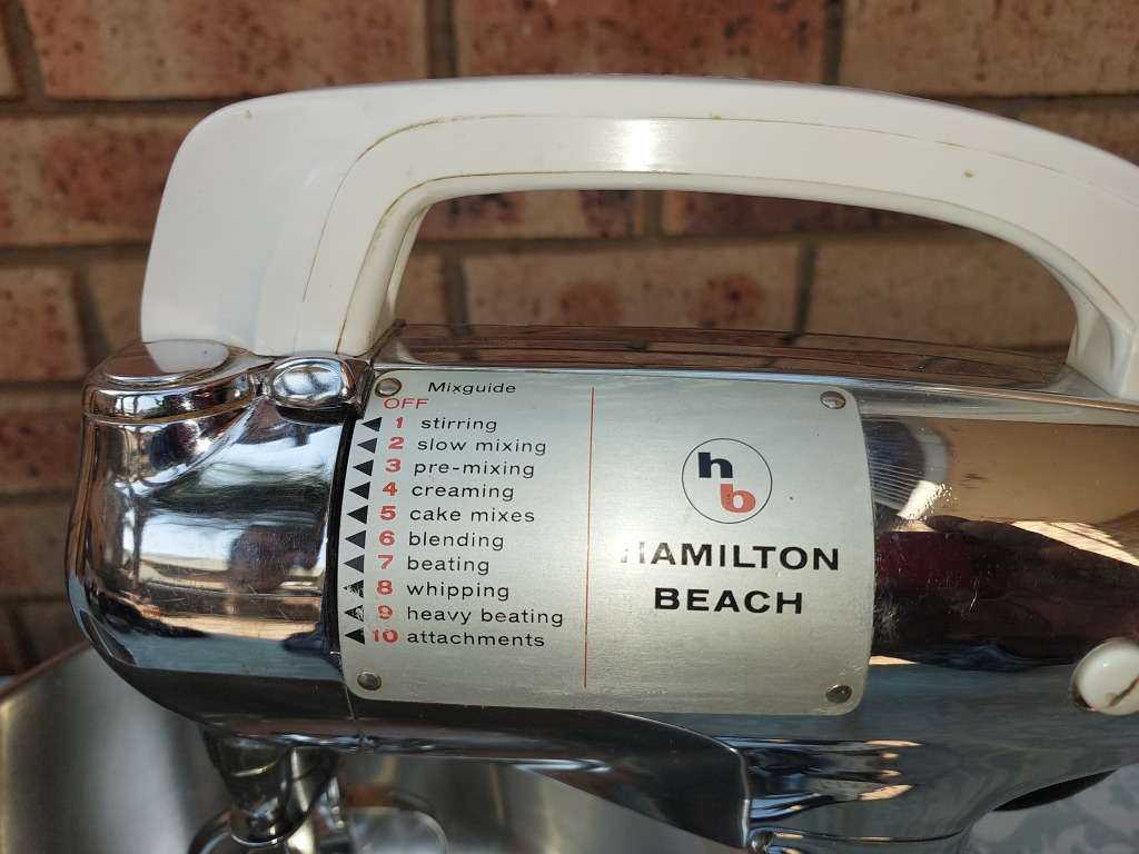 A VINTAGE 10 SPEED HAMILTON BEACH MIXER WITH ALL THE COMPONENTS