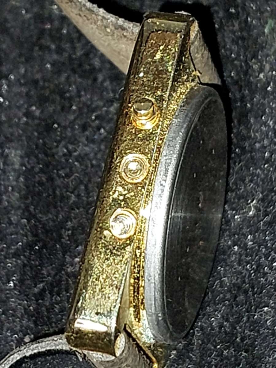 A COLLECTION OF FASHION QUARTZ WOMANS WATCHES