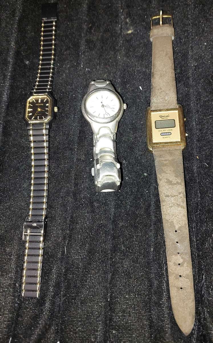 A COLLECTION OF FASHION QUARTZ WOMANS WATCHES