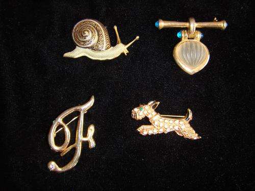4 BROOCHES