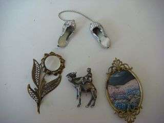 4 VINTAGE BROOCHES