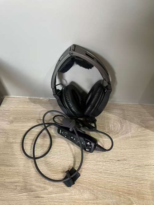 Bose A20 Aviation Headset For Helicopter (Bluetooth, Battery Power, U174 Connector, Straight Cord)