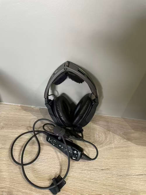 Bose A20 Aviation Headset For Helicopter (Bluetooth, Battery Power, U174 Connector, Straight Cord)