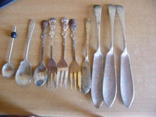 A LOT OF SILVER (EPNS) CUTLERY.HAVE A LOOK.NOT CLEANED.