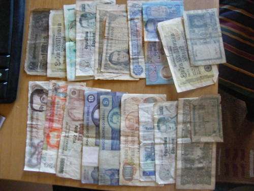 A LOT OF 40 INTERNATIONAL NOTES.UNRECEARHED AS I DONT COLLECT THESE ITEMS.READ!!