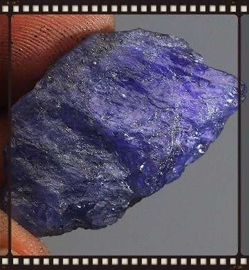 Large Rough Mineral Specimen Tanzanite 150cts 31mmx 26 mm x 15mm