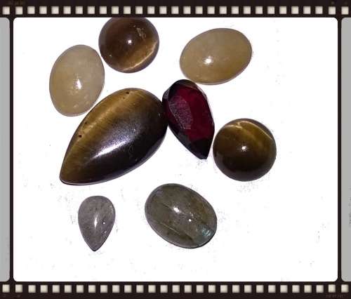 MIXED GEMSTONE LOT 8 PIECES 11 cts