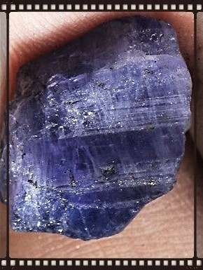 Large Rough Mineral Specimen 190 cts 30mm x 30 mm x 20 mm ap