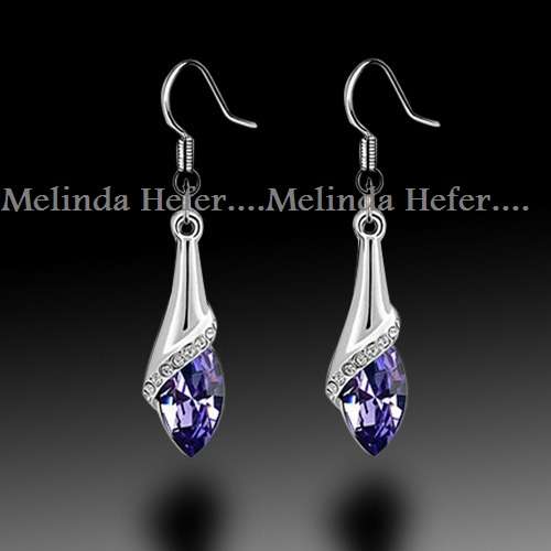 THIS IS A ABSOLUTELY BEAUTIFUL ITEM! IMPRESSIVE EARRINGS, SWAROVSKI ELEMENTS - MUST BID!!! BEAUTIFUL