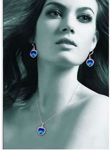 WOW!!! IMPRESSIVE REAL SWAROVSKI NECKLACE!! MUST BID! FIRST TIME ON R1 AUCTION!!!!