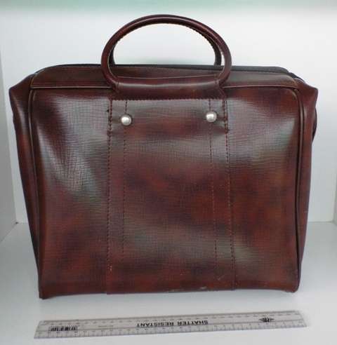 STUNNING BROWN FAUX LEATHER OVERNIGHT BAG