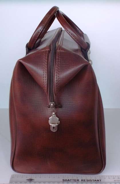 STUNNING BROWN FAUX LEATHER OVERNIGHT BAG