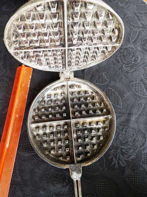 CAMPING WAFFLE IRON