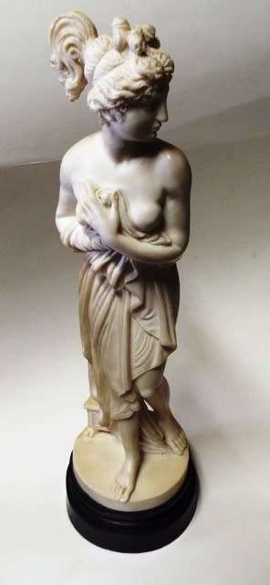 VERY NICE Resin statue of Venus of the Bath