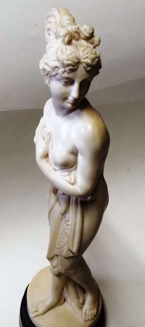 VERY NICE Resin statue of Venus of the Bath