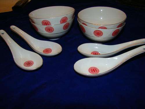 4 chinese bowls with spoons