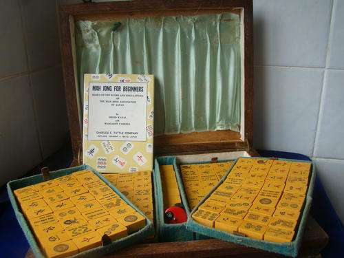 Vintage Mahjong Set