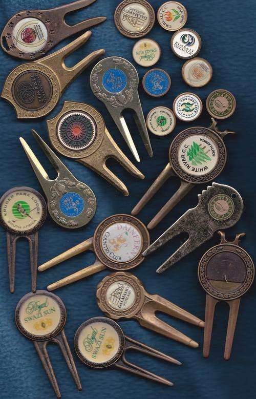 ASSORTED GOLF DIVOT TOOLS & OTHER. (SEE BELOW FOR POSTAGE CHARGE)