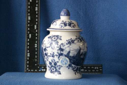 COLLECTABLE PORCELAIN & CERAMICS