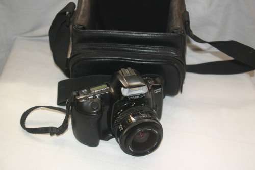 MINOLTA "DYNAX 300si" FILM CAMERA.